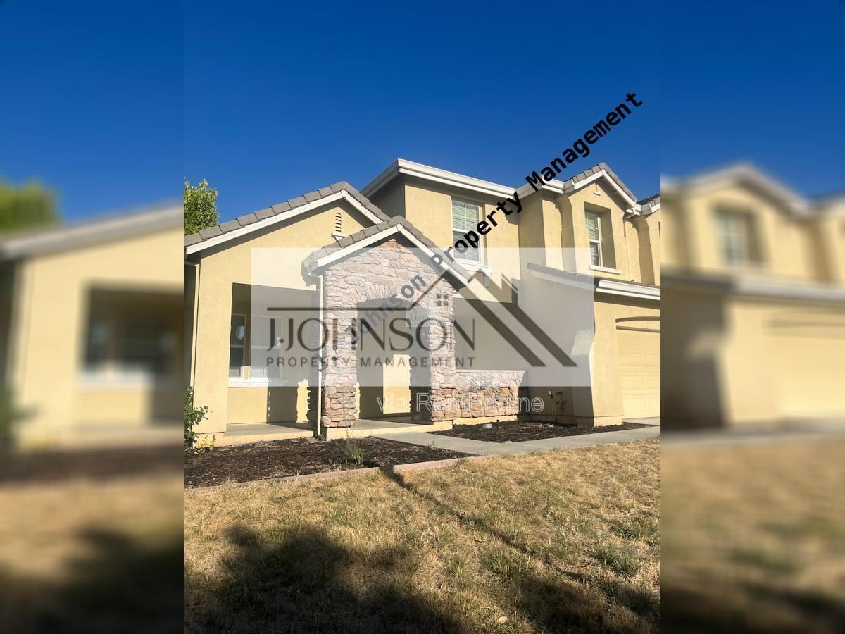 Available NOW 4 bed 3 bth property image