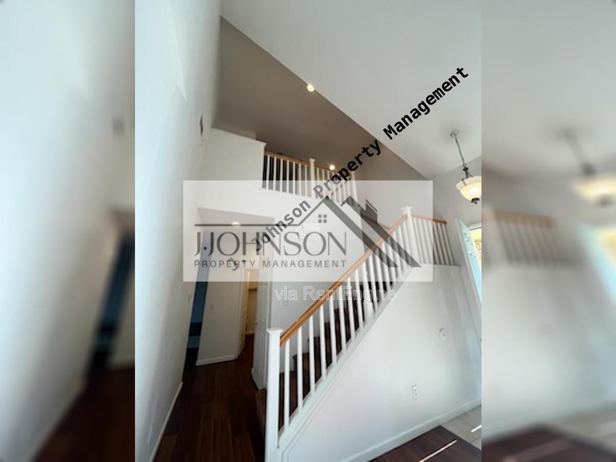 Available NOW 4 bed 3 bth property image