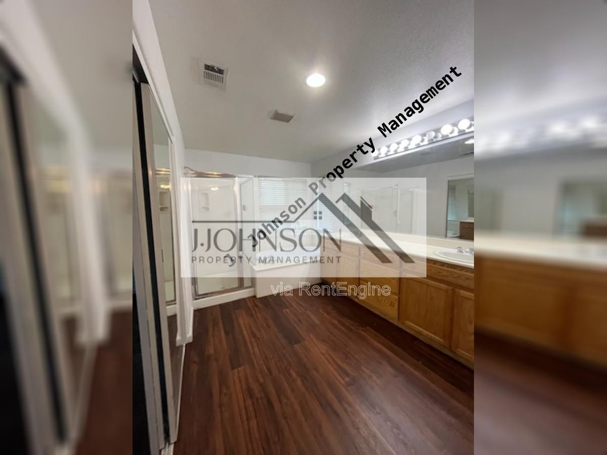 Available NOW 4 bed 3 bth property image