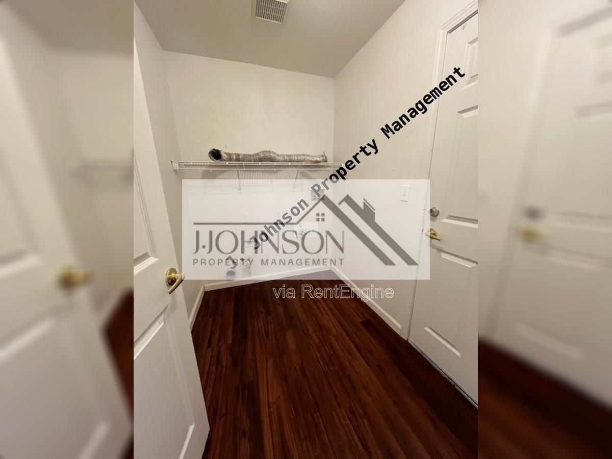 Available NOW 4 bed 3 bth property image