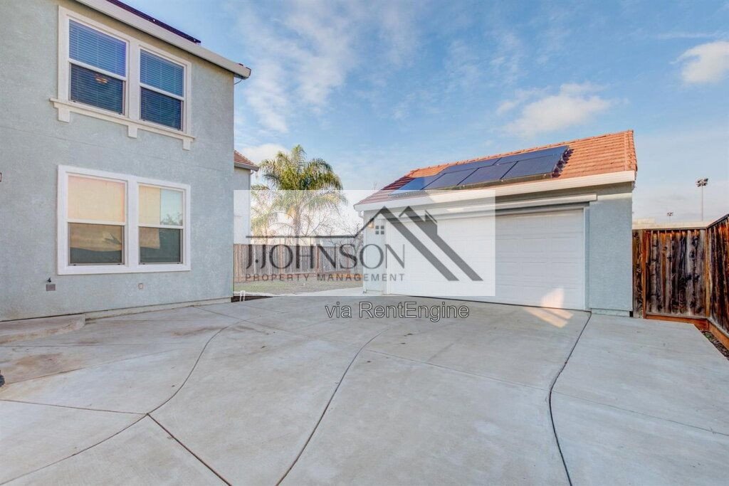 Available NOW 4bd/ 2.5bath Home property image